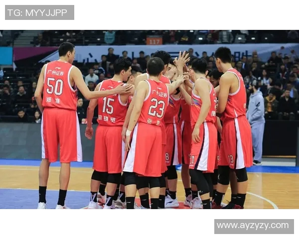 CBA青岛主场迎战深圳队全力争胜展现球队实力与斗志